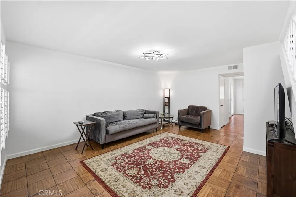 104 Oval Irvine, CA 92604