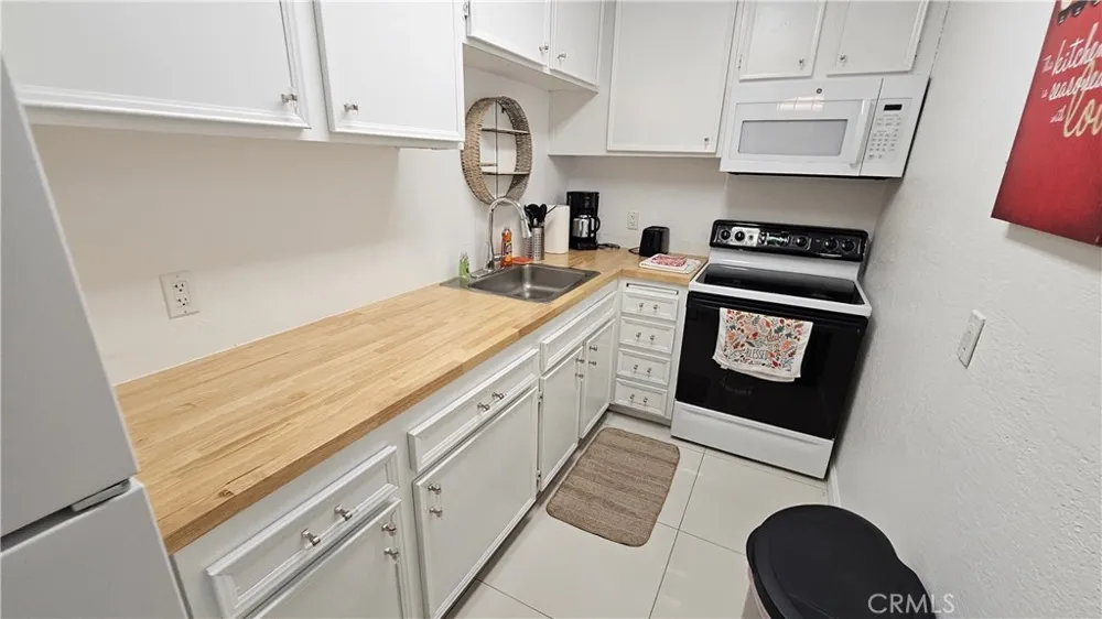 2857 Los Felices Palm Springs, CA 92262