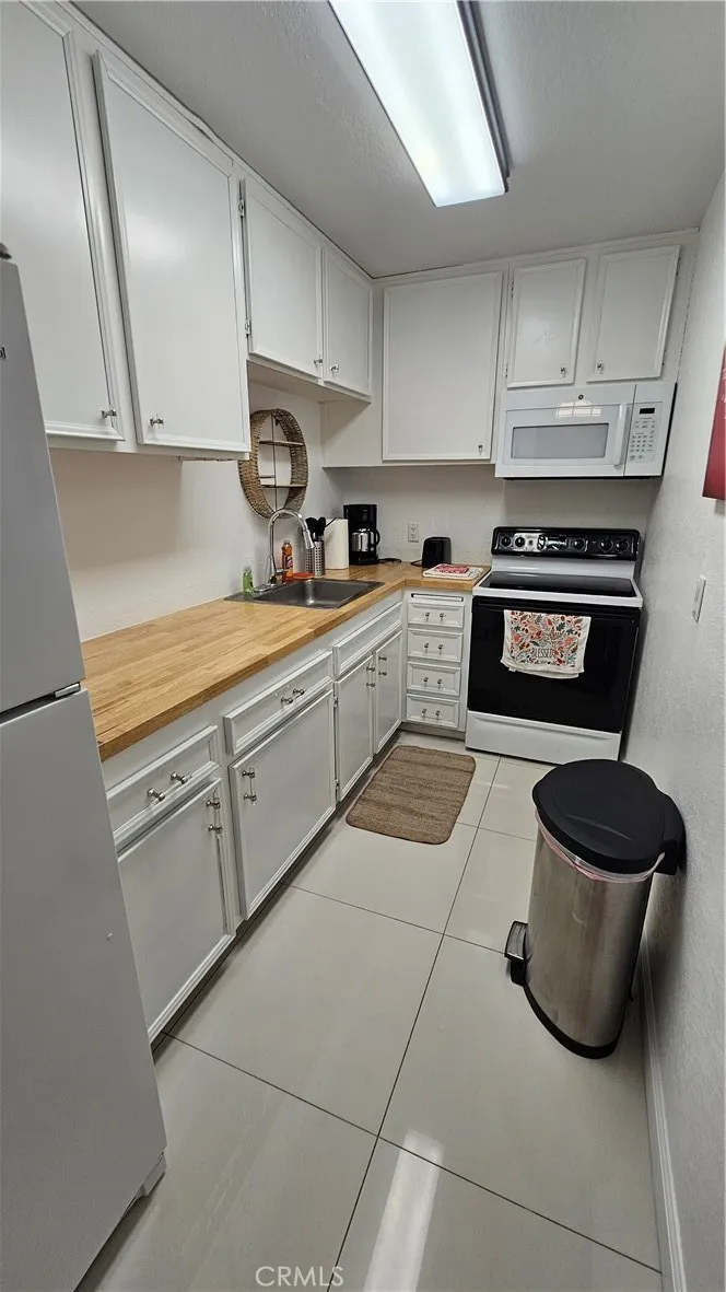 2857 Los Felices Palm Springs, CA 92262