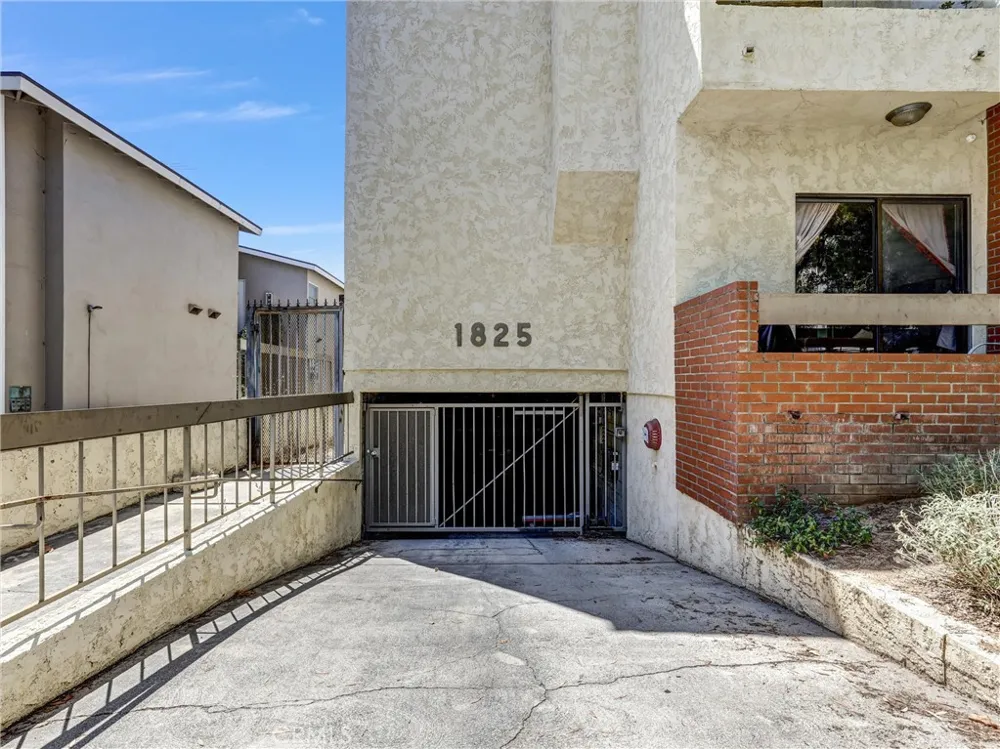 1825 westholme Avenue #4 Los Angeles, CA 90025