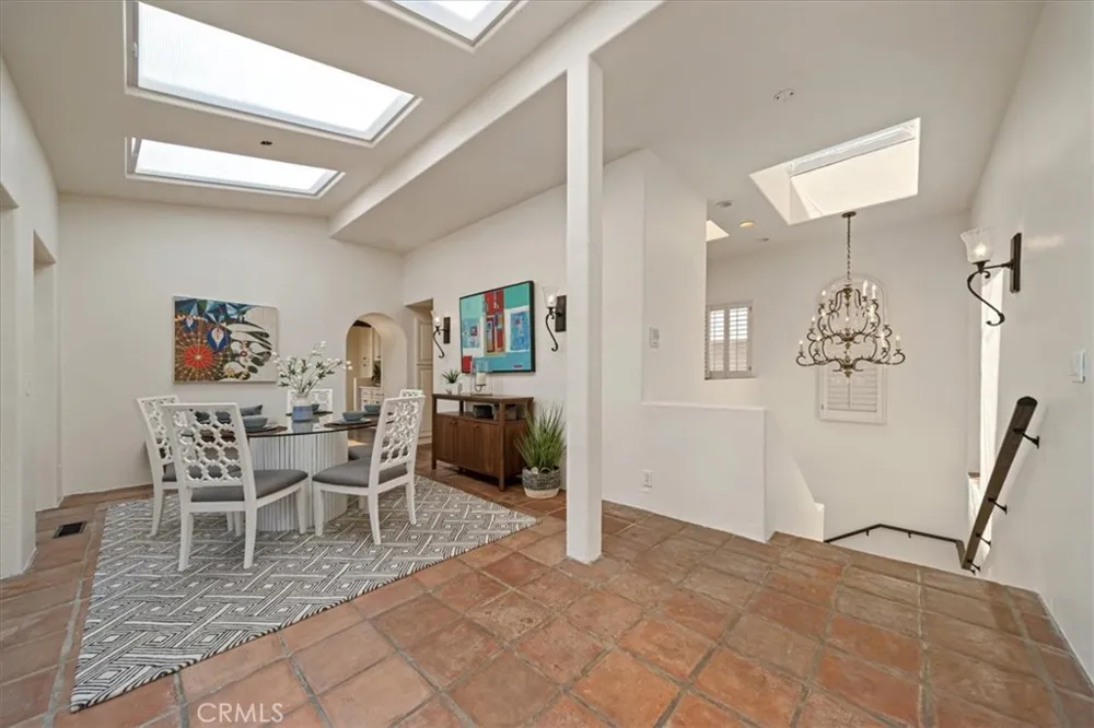 1046 Oro Laguna Beach, CA 92651