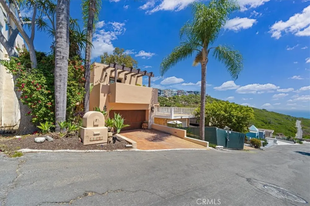 1046 Oro Laguna Beach, CA 92651