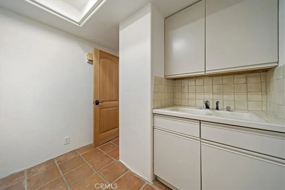 1046 Oro Laguna Beach, CA 92651
