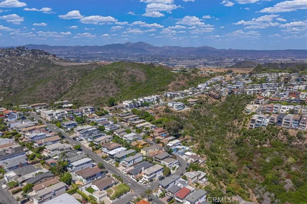 1046 Oro Laguna Beach, CA 92651