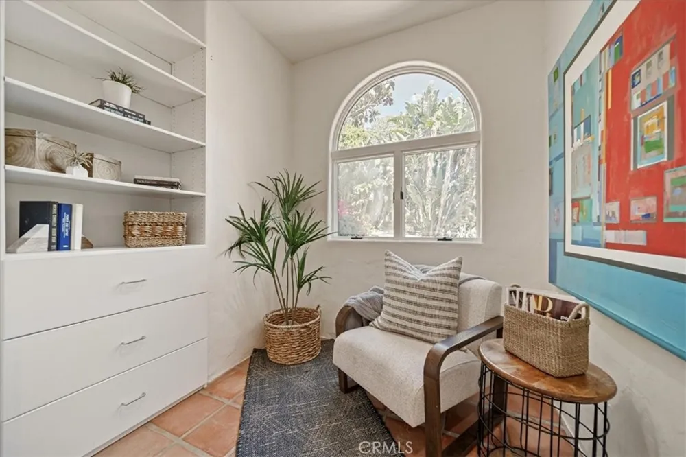 1046 Oro Laguna Beach, CA 92651