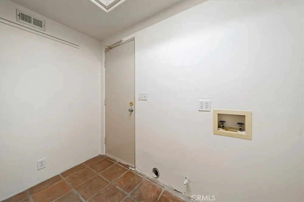 1046 Oro Laguna Beach, CA 92651