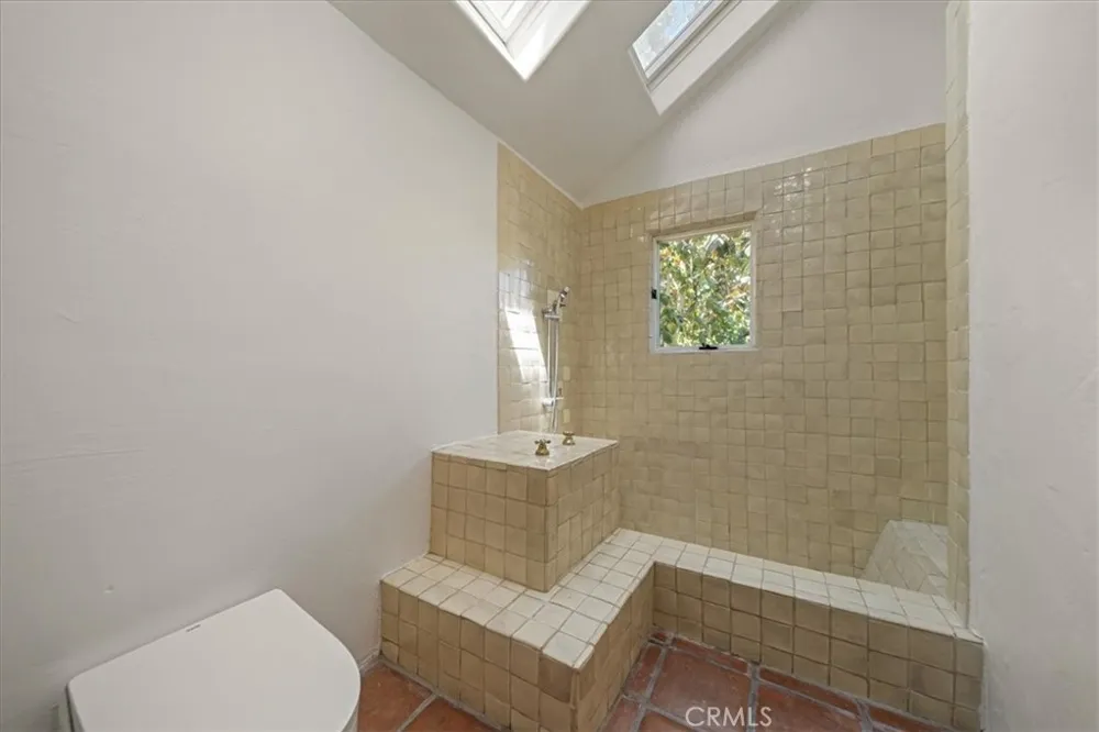 1046 Oro Laguna Beach, CA 92651