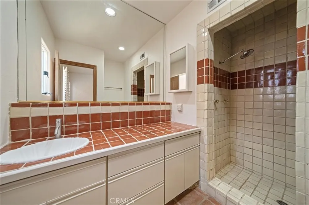 1046 Oro Laguna Beach, CA 92651