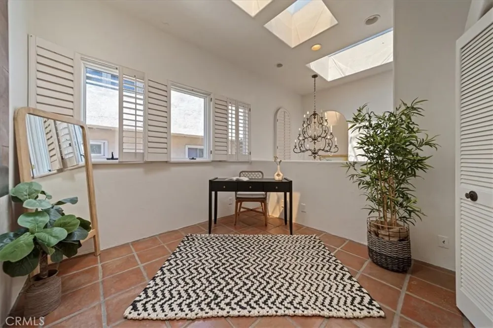1046 Oro Laguna Beach, CA 92651