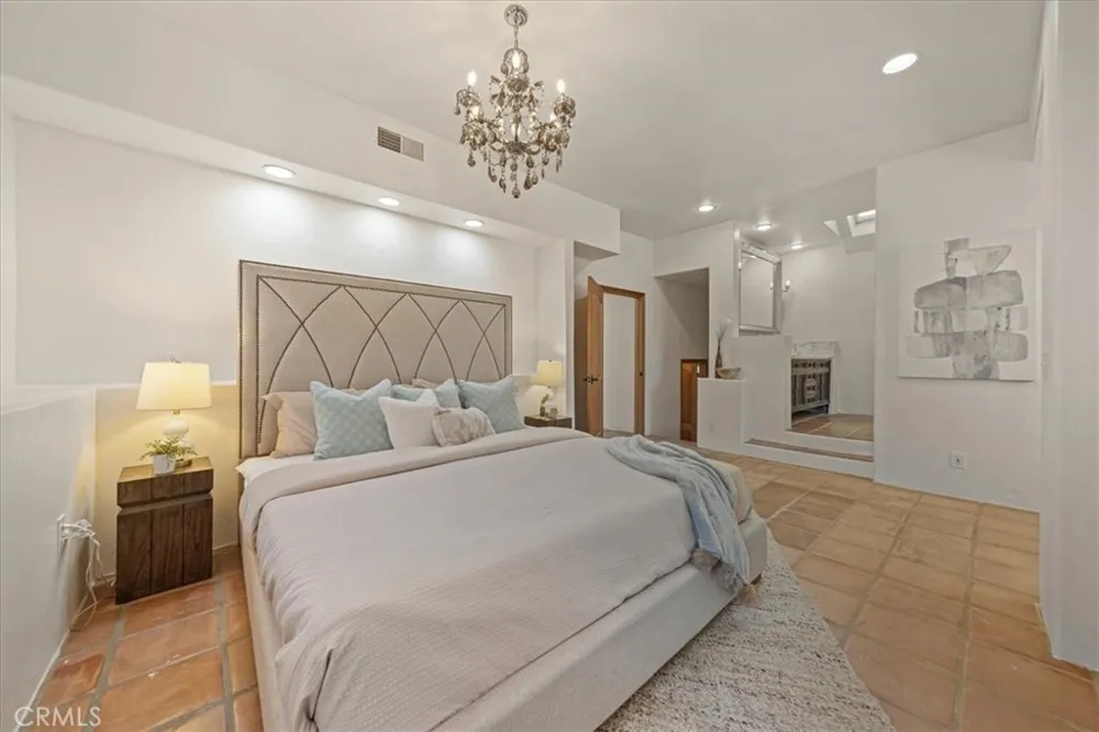 1046 Oro Laguna Beach, CA 92651