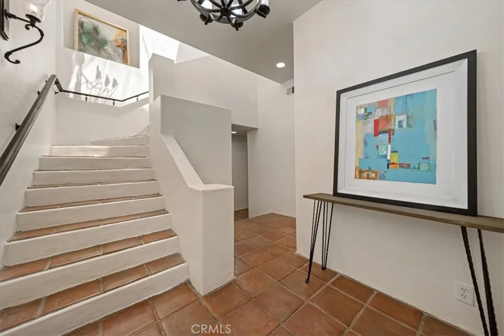 1046 Oro Laguna Beach, CA 92651