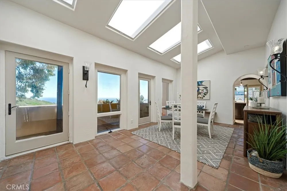 1046 Oro Laguna Beach, CA 92651