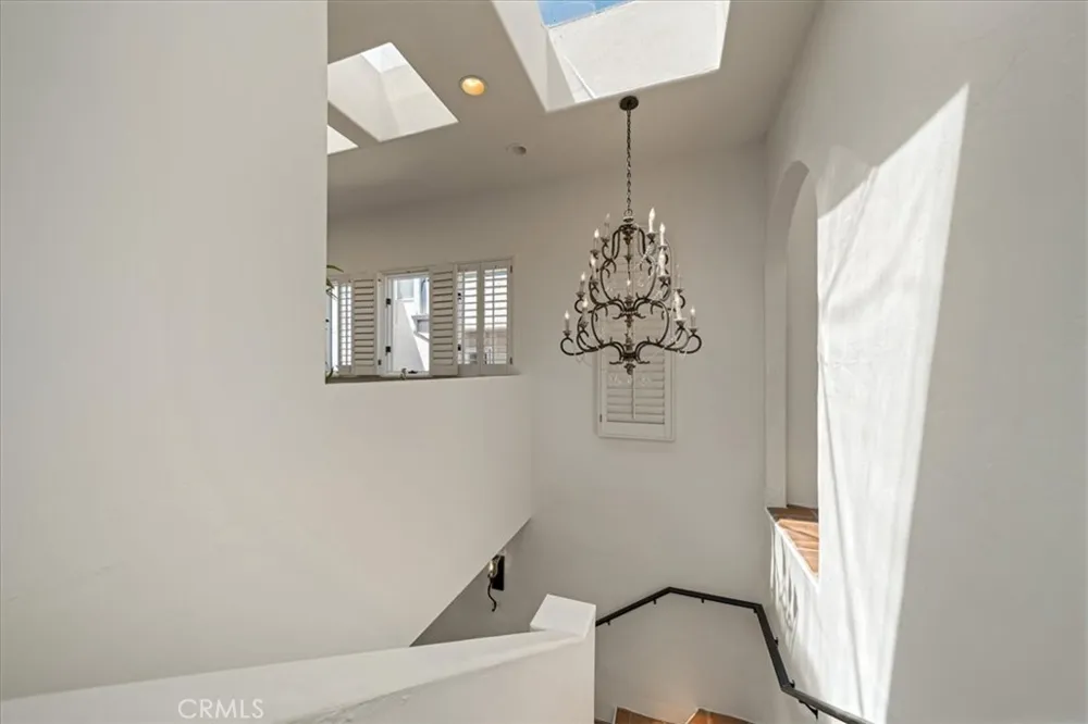 1046 Oro Laguna Beach, CA 92651
