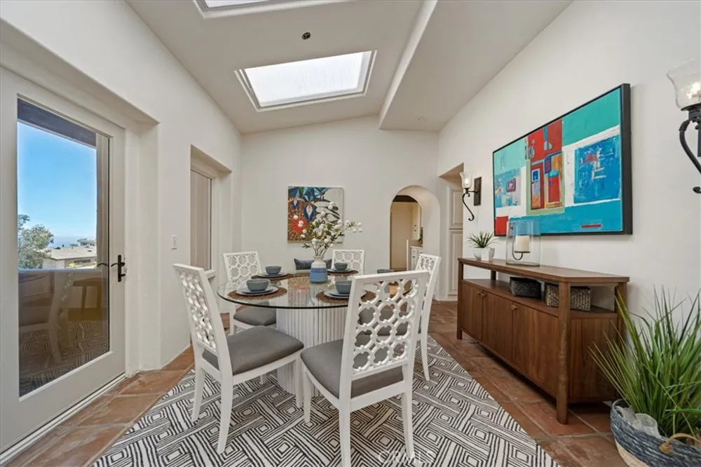 1046 Oro Laguna Beach, CA 92651