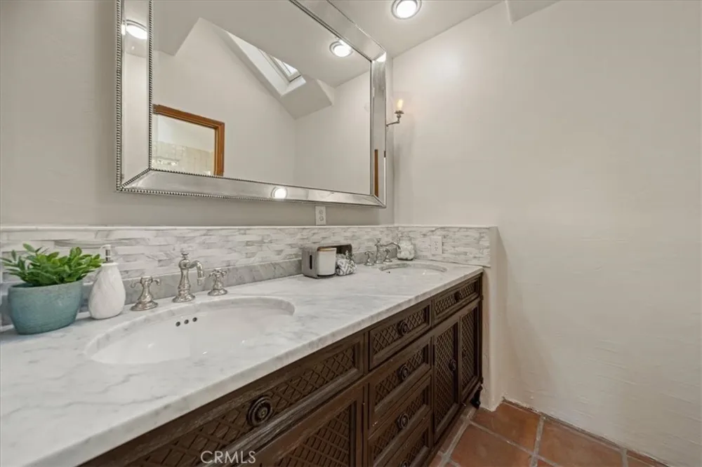 1046 Oro Laguna Beach, CA 92651