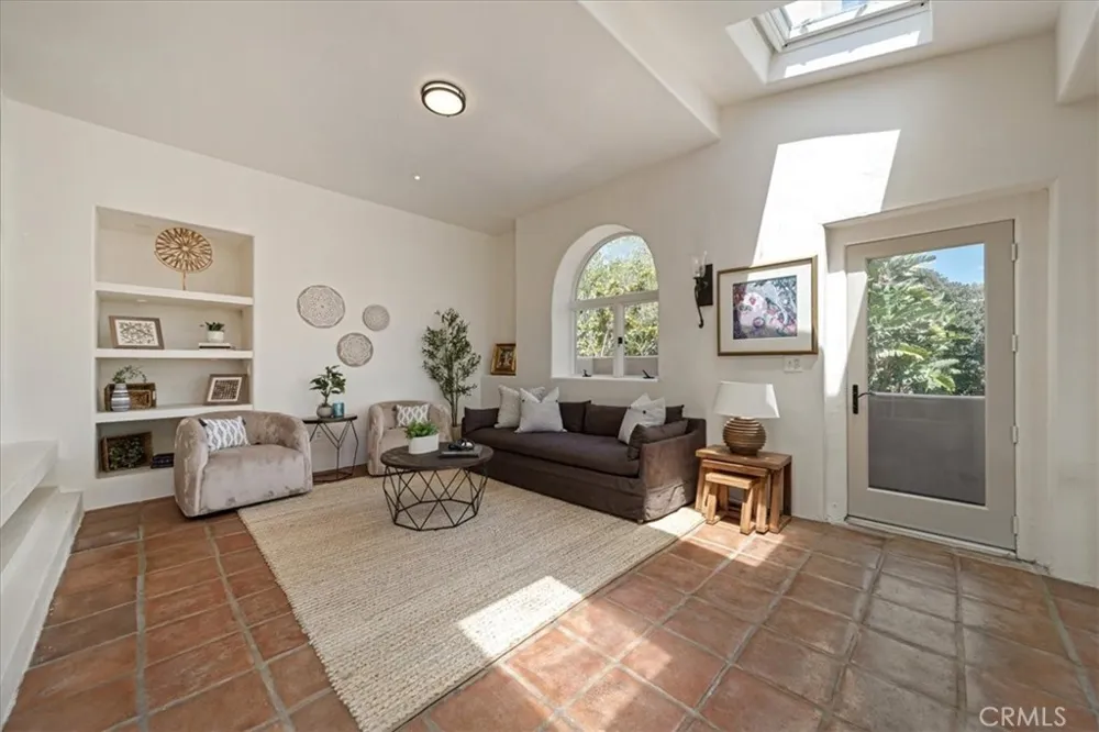 1046 Oro Laguna Beach, CA 92651