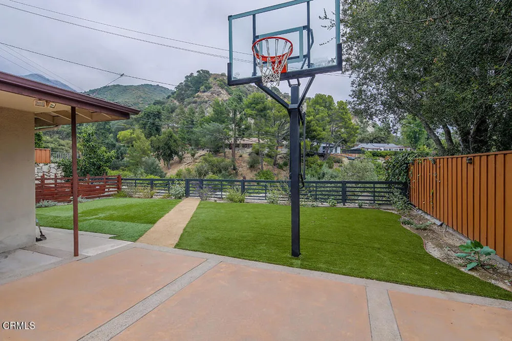 5432 Vista Del Arroyo Drive La Crescenta, CA 91214