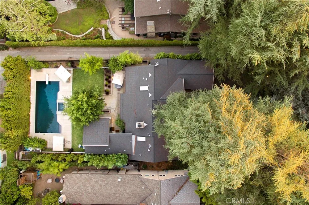 5128 Hillard La Canada Flintridge, CA 91011