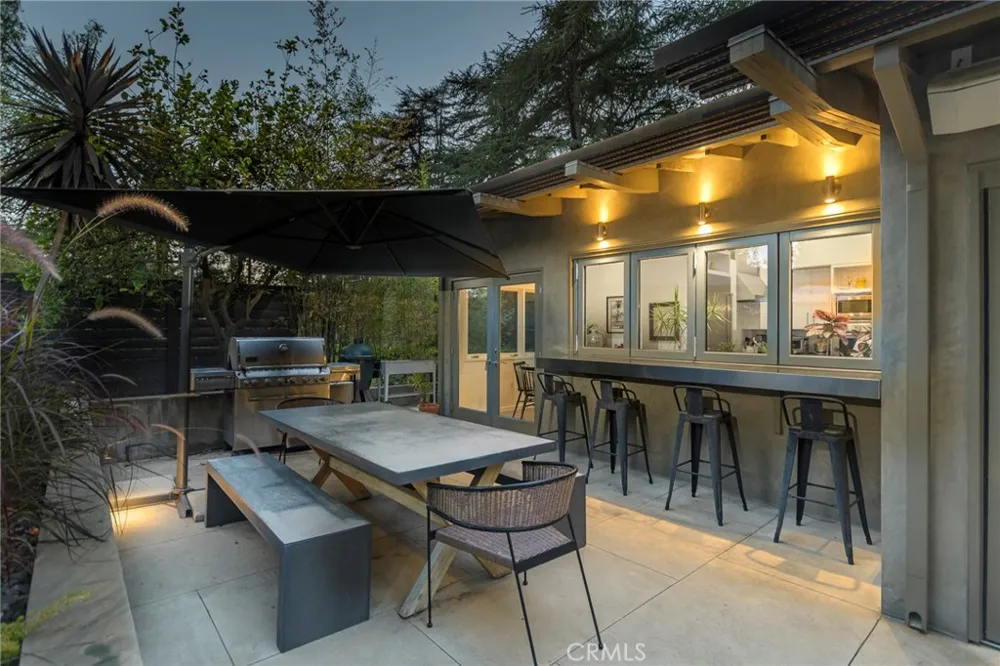 5128 Hillard La Canada Flintridge, CA 91011