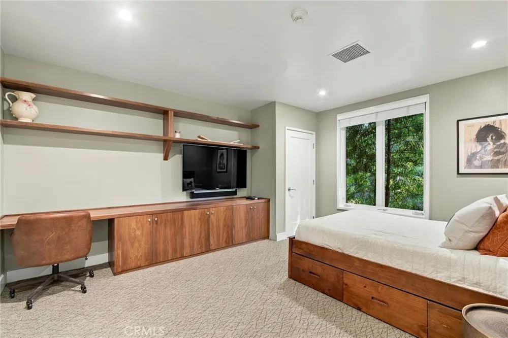 5128 Hillard La Canada Flintridge, CA 91011
