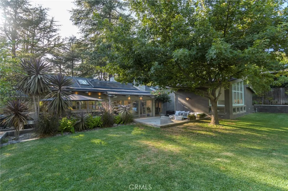 5128 Hillard La Canada Flintridge, CA 91011