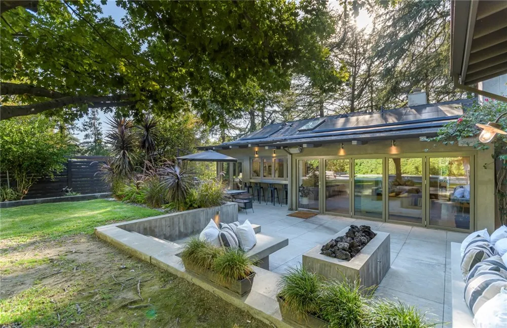 5128 Hillard La Canada Flintridge, CA 91011