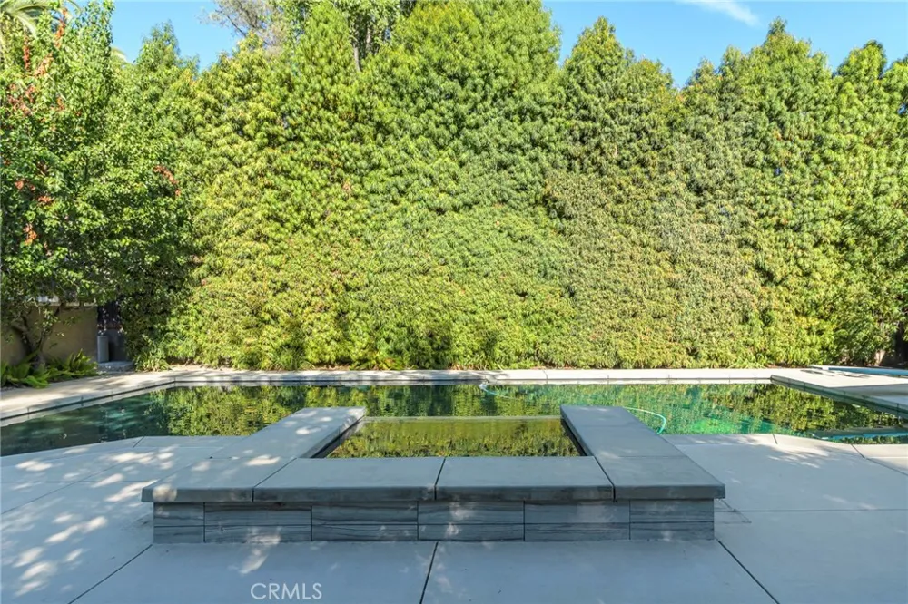5128 Hillard La Canada Flintridge, CA 91011