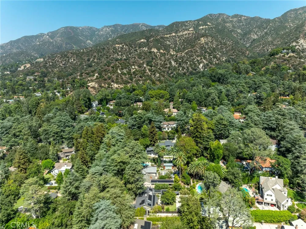 5128 Hillard La Canada Flintridge, CA 91011