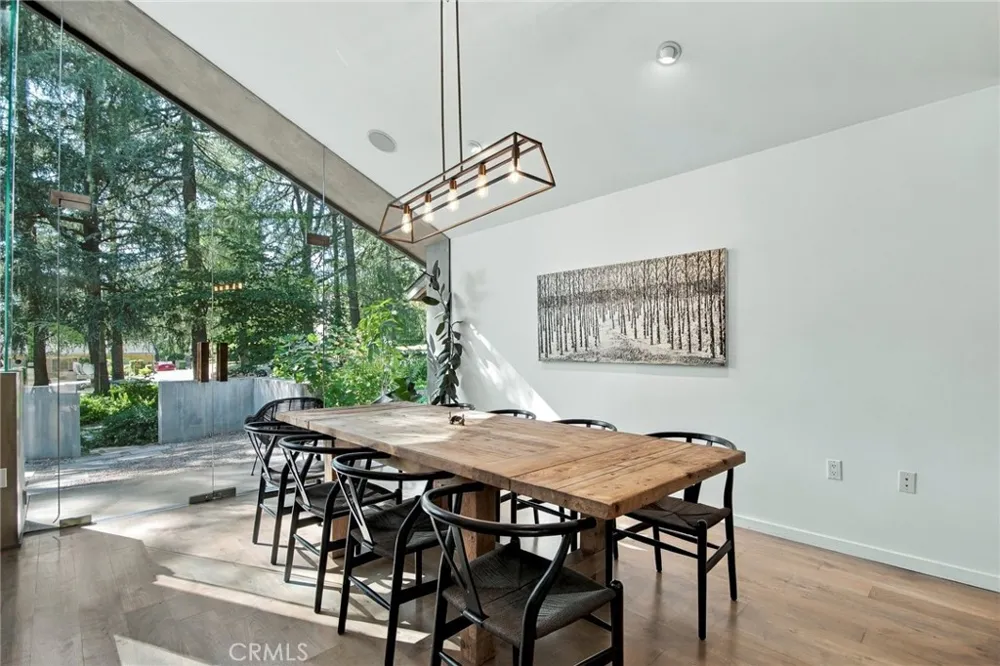 5128 Hillard La Canada Flintridge, CA 91011