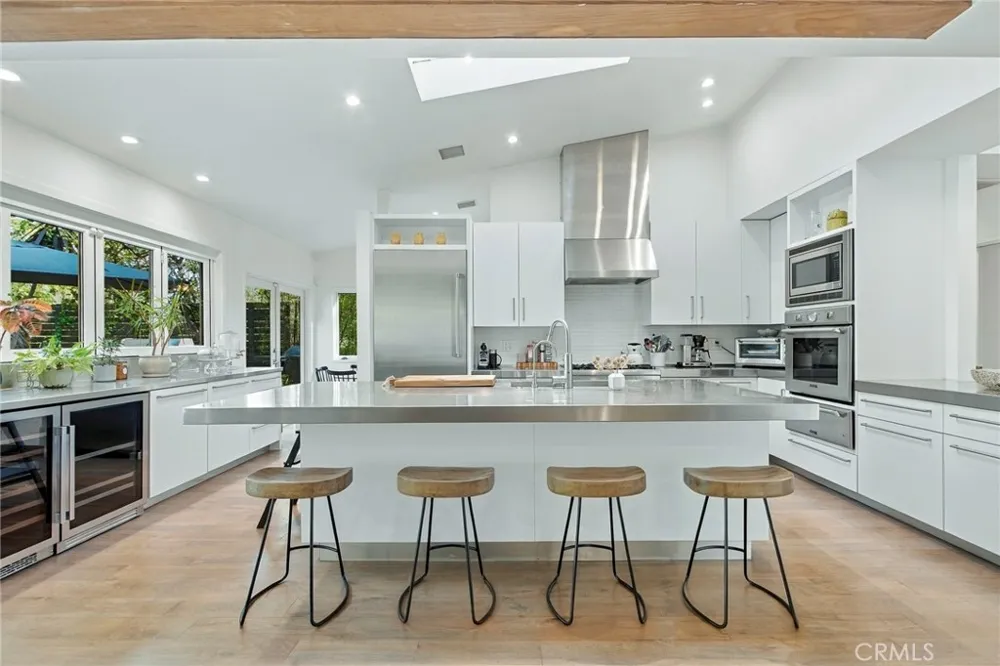 5128 Hillard La Canada Flintridge, CA 91011