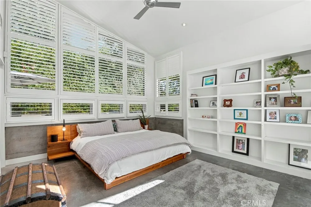 5128 Hillard La Canada Flintridge, CA 91011