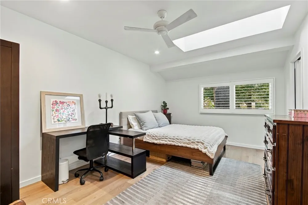 5128 Hillard La Canada Flintridge, CA 91011