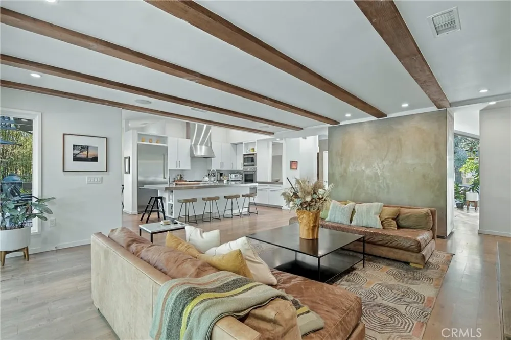 5128 Hillard La Canada Flintridge, CA 91011