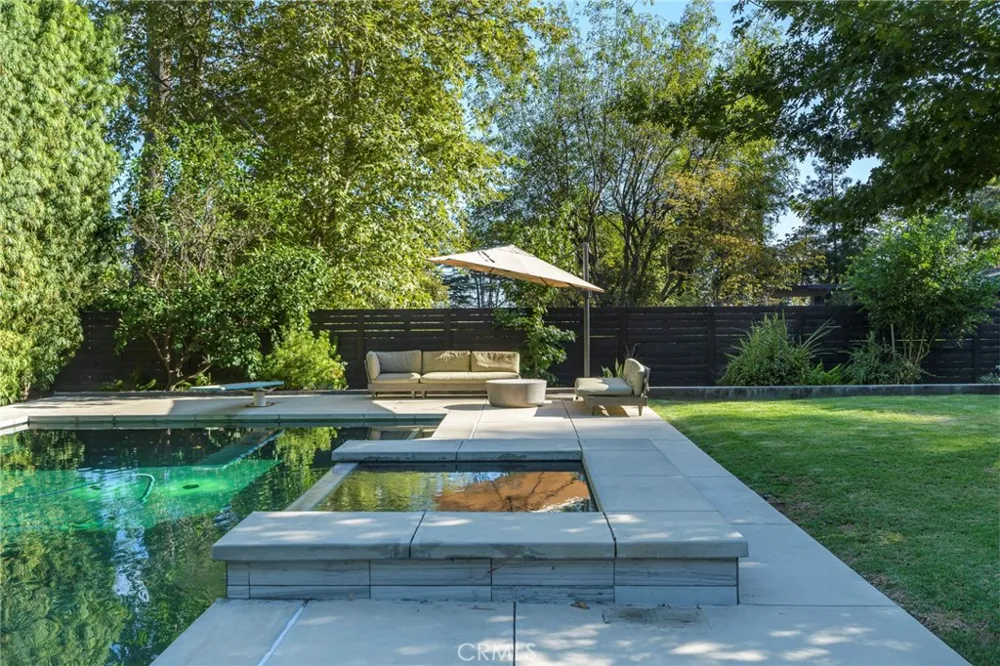5128 Hillard La Canada Flintridge, CA 91011