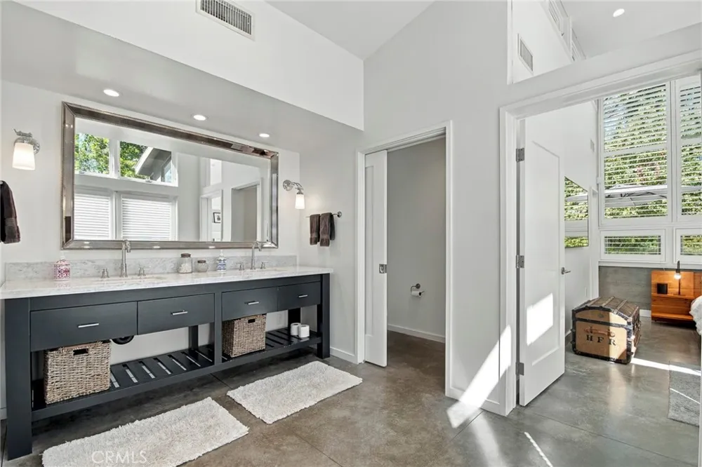 5128 Hillard La Canada Flintridge, CA 91011