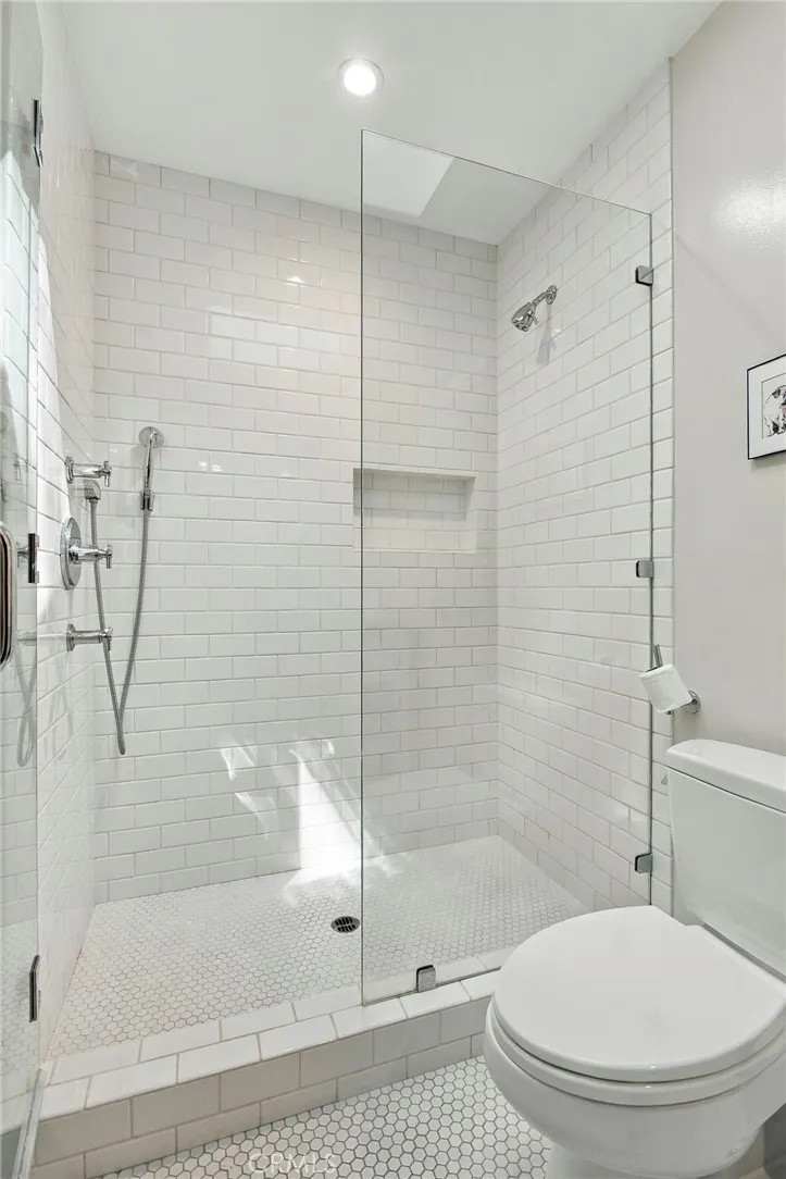 5128 Hillard La Canada Flintridge, CA 91011