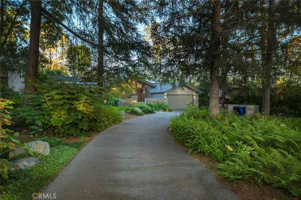 5128 Hillard La Canada Flintridge, CA 91011