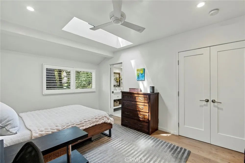 5128 Hillard La Canada Flintridge, CA 91011