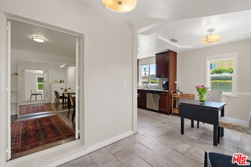 1978 S Holt Avenue Los Angeles, CA 90034