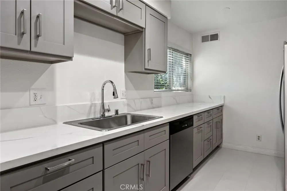 4722 Park Granada #205 Calabasas, CA 91302