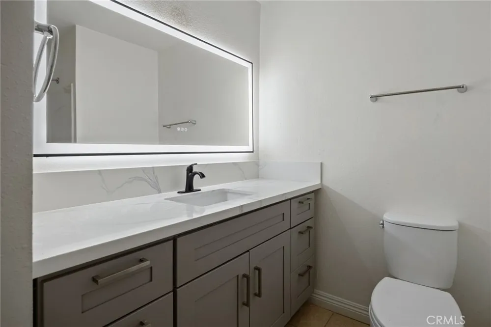 4722 Park Granada #205 Calabasas, CA 91302