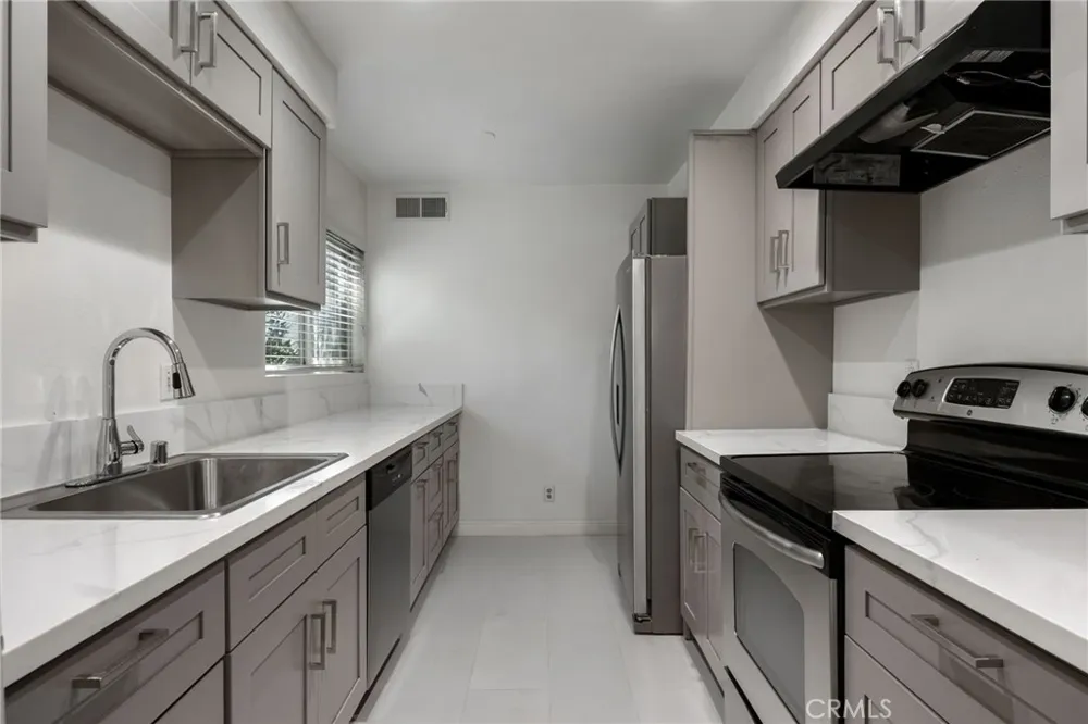 4722 Park Granada #205 Calabasas, CA 91302