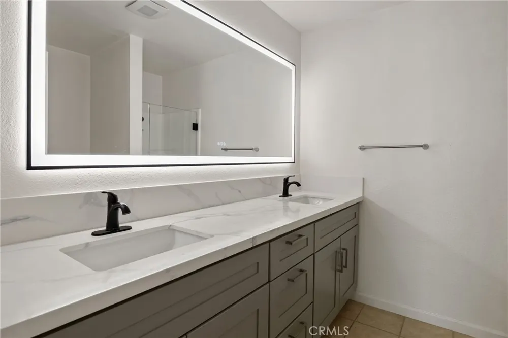 4722 Park Granada #205 Calabasas, CA 91302