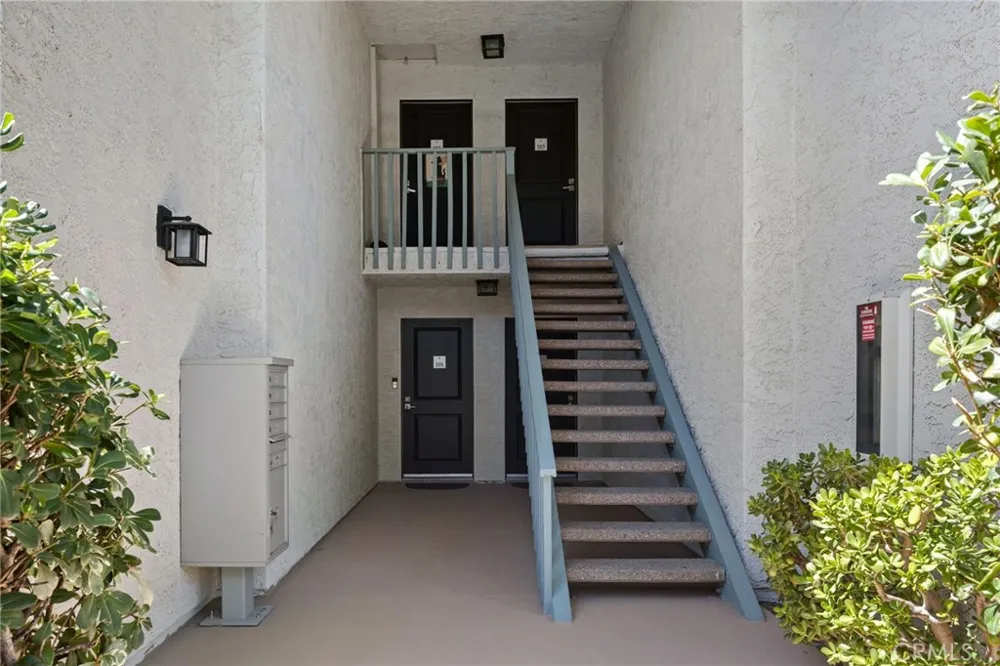 4722 Park Granada #205 Calabasas, CA 91302
