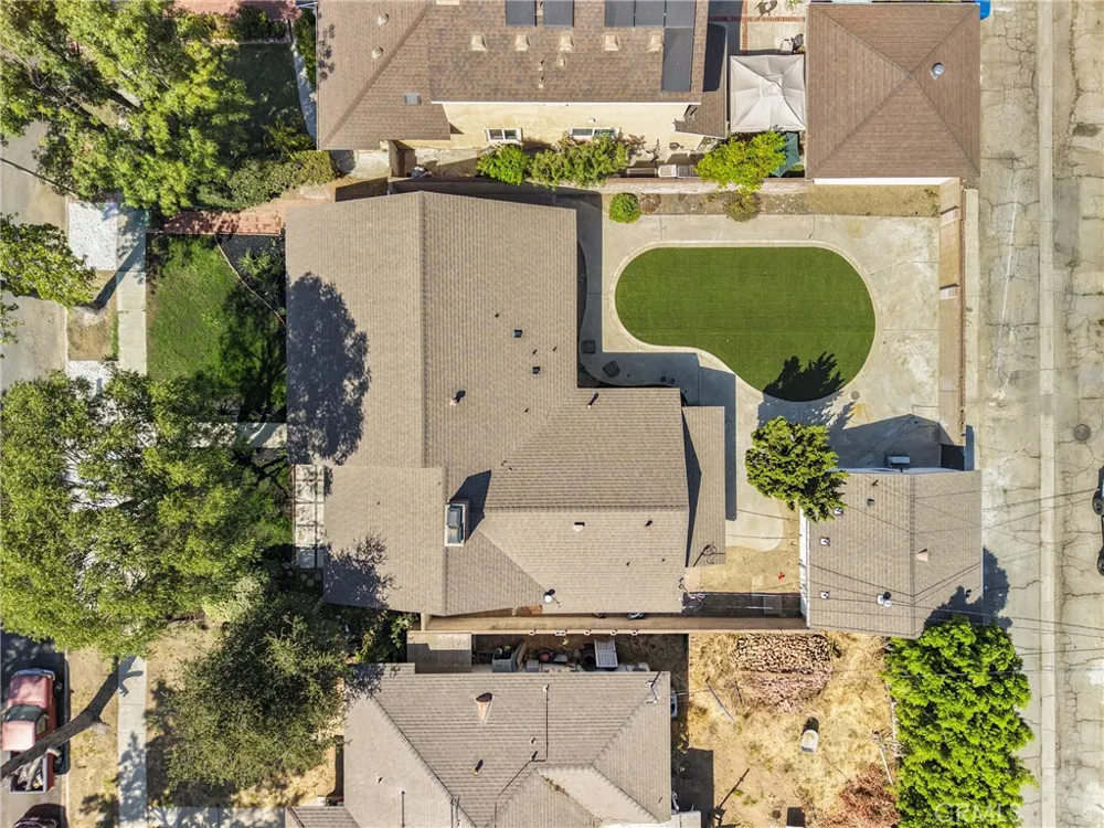 15043 Tuba Los Angeles, CA 91345