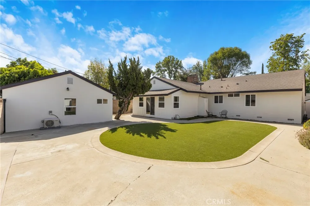 15043 Tuba Los Angeles, CA 91345