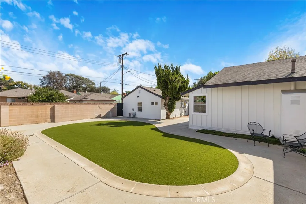 15043 Tuba Los Angeles, CA 91345