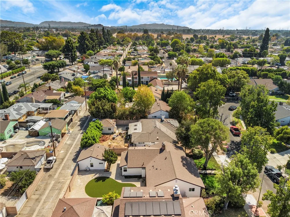 15043 Tuba Los Angeles, CA 91345
