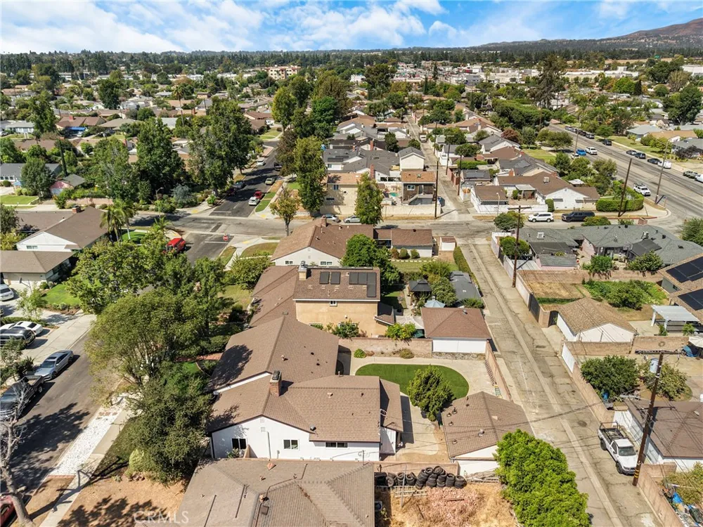 15043 Tuba Los Angeles, CA 91345