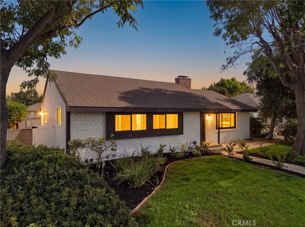 15043 Tuba Los Angeles, CA 91345